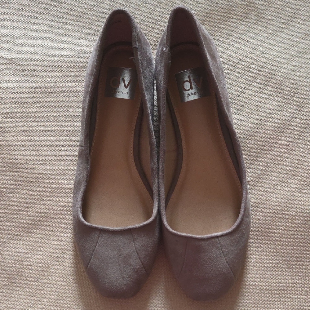 NEW / NWOT  DV by Dolce Vita Taupe/ Light Brown/ Tan  Women's Shoes